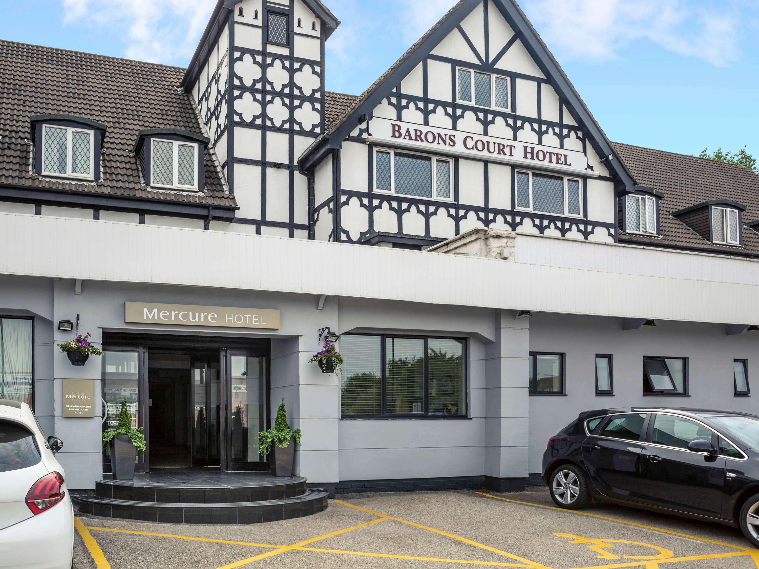 Barons Court Hotel Walsall Exteriör bild
