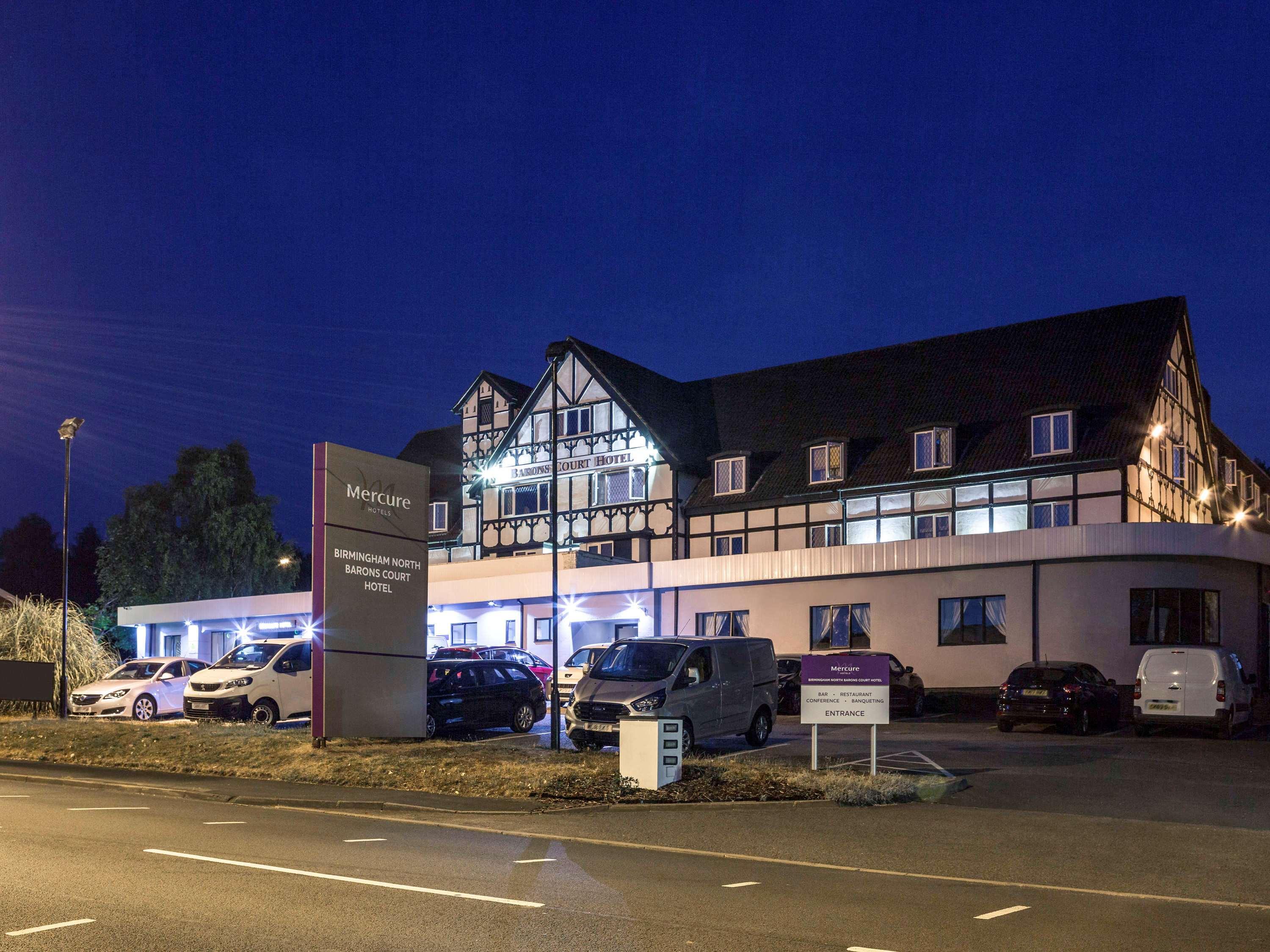 Barons Court Hotel Walsall Exteriör bild