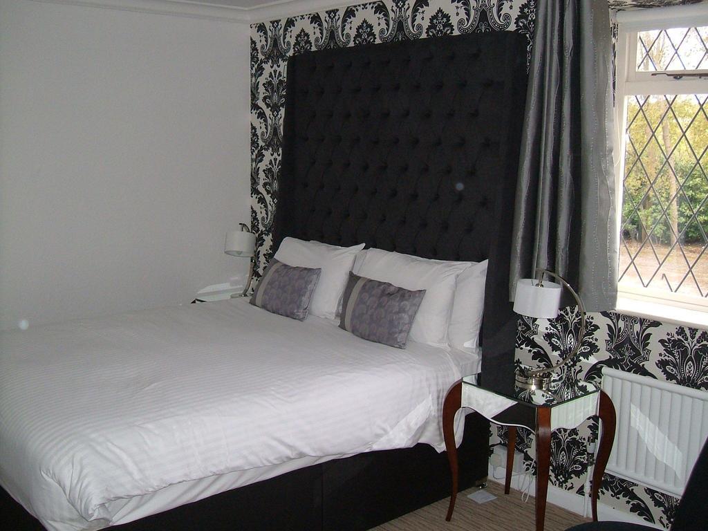Barons Court Hotel Walsall Exteriör bild