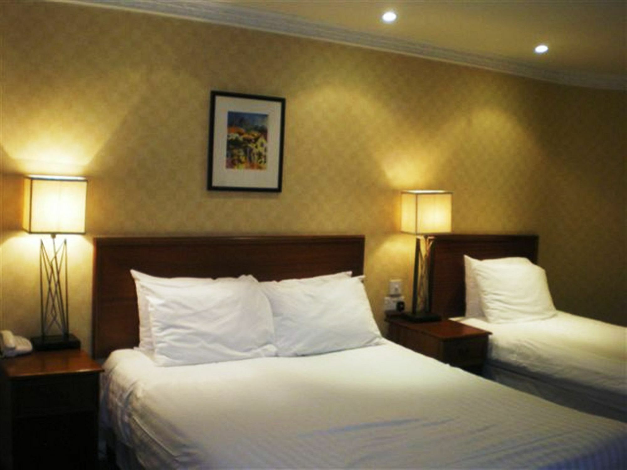 Barons Court Hotel Walsall Exteriör bild