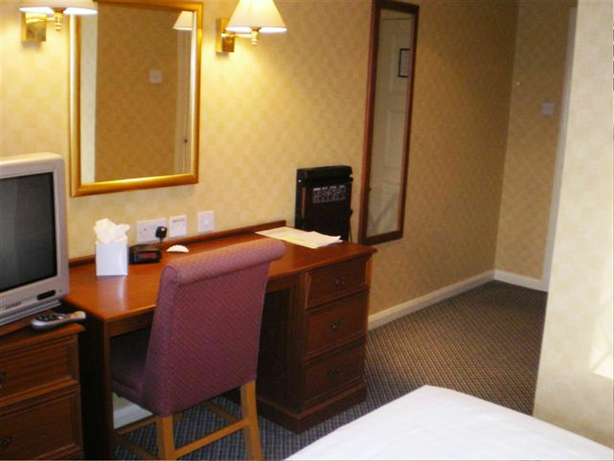 Barons Court Hotel Walsall Exteriör bild